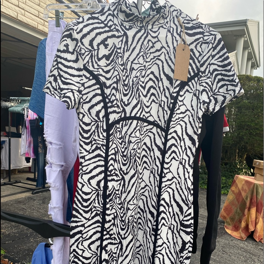 Zebra dress fitted and beautiful M